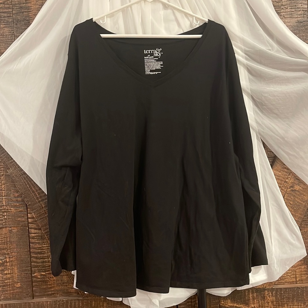Half sleeve V-neck